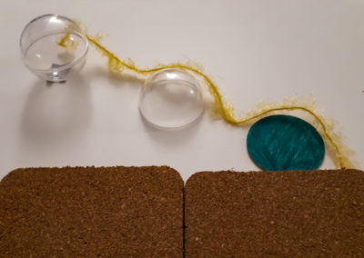 Assemblage - Brosche Ball flach halten
